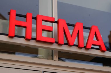 Bordeaux, Aquitaine / Fransa - 01: 15 2020: Hema mağaza işareti kırmızı logo ön cadde butiği