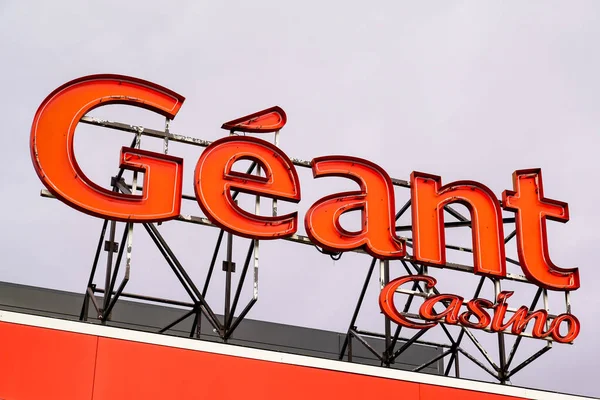 Бордо Аквитания Франция 2020 Логотип Geant Casino Магазин Вывесок Французский — стоковое фото