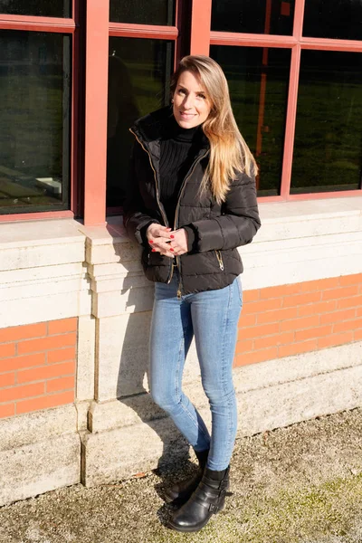Beautiful Young Woman Blond Hair Winter Jacket Standing Street — 스톡 사진
