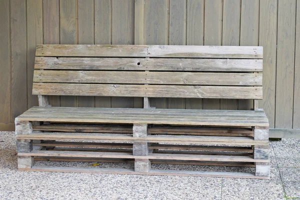 Exteriér Lavice Staré Dřevěné Palety Domácí Zahradě — Stock fotografie