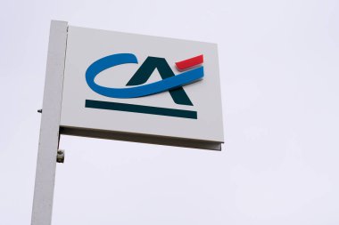 Bordeaux, Aquitaine / Fransa - 01: 15 2020: kredi agricole logosu imzası Fransız banka tabelası ofisi