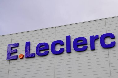 Bordeaux, Aquitaine / Fransa - 01 22 2020: Dükkan duvarındaki E.leclerc süpermarket işareti logosu