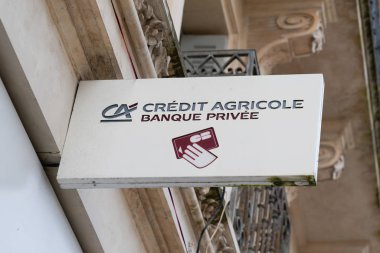 Bordeaux, Aquitaine / Fransa - 01 22 2020: kredi agricole banque privee store logosu French office imzası