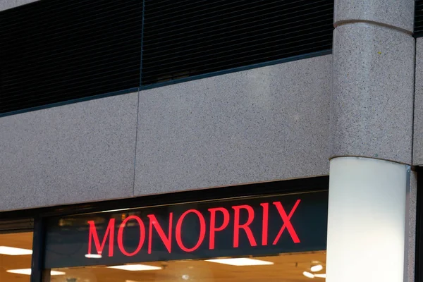 Burdeos Aquitania Francia 2020 Monoprix Sign Logo Retail Chain Stores — Foto de Stock