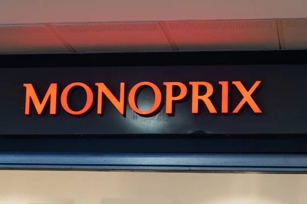 Burdeos Aquitania Francia 2020 Monoprix Logo Sign Building Supermarket Facade — Foto de Stock