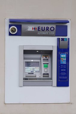 Bordeaux, Aquitaine / Fransa - 01: 15 2020: Cic atm machine Bank ön cephe mağaza ofisi Credit Industriel et Commercial