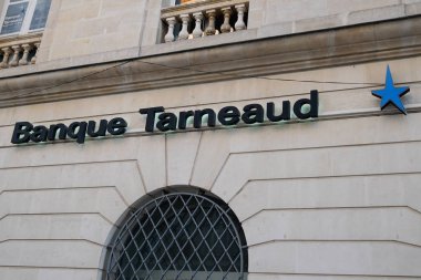 Bordeaux, Aquitaine / Fransa - 01: 15 2020: Bank tarneaud Logo yıldızı mavi imzalı en eski Fransız banka mağazası