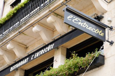 Bordeaux , Aquitaine / France - 01 15 2020 : l'entrecote sign logo brand french chain restaurant building