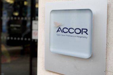Bordeaux, Aquitaine / Fransa - 01: 15 2020: accor Hotel marka işaret logosu sokak binası ön cephesi Ibis mercure novotel otelleri