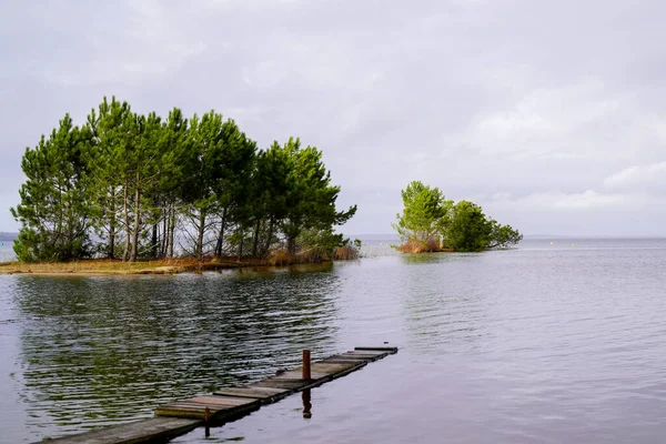法国兰德斯的桑吉诺双糖湖上的Jetty — 图库照片