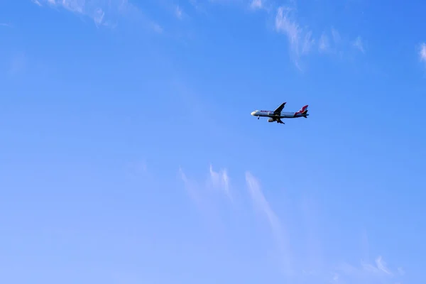 Airplane Blue Sky Small Cloud — Stock Photo, Image