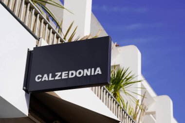 Bordeaux, Aquitaine / Fransa - 02: 15 2020: calzedonia logo markası Giyim Mağazası Perakende kadın iç çamaşırı moda