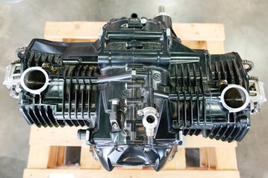 Bordeaux, Aquitaine / France - 02: 15 2020: Bmw motosiklet açık motor silindiri kapağı