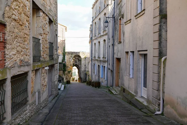 Bourg Sur Gironde Stadsboog Traditionele Franse Huizen Voor Garonne Rivier — Stockfoto