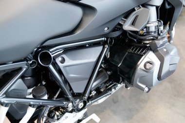 Bordeaux, Aquitaine / France - 02 15 2020: bmw boxer düz ikiz silindirli motosiklet kapağı motosiklet dükkanında