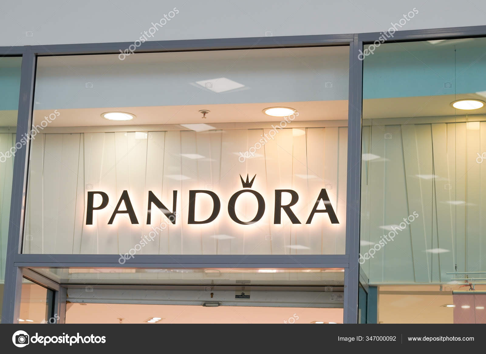 Bordeaux , Aquitaine / France - 02 20 2020 : Pandora logo jewell sign shop brand jewellery shop international Danish manufacturer retailer 347000092 Bordeaux , Aquitaine / France - 02 20 2020 : Pandora logo jewell sign shop brand jewellery shop international Danish manufacturer retailer 347000092