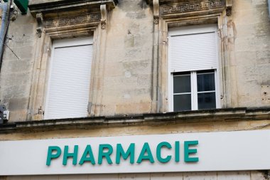 Pharmacie French yeşil yazı dükkânı giriş metni eczanesi