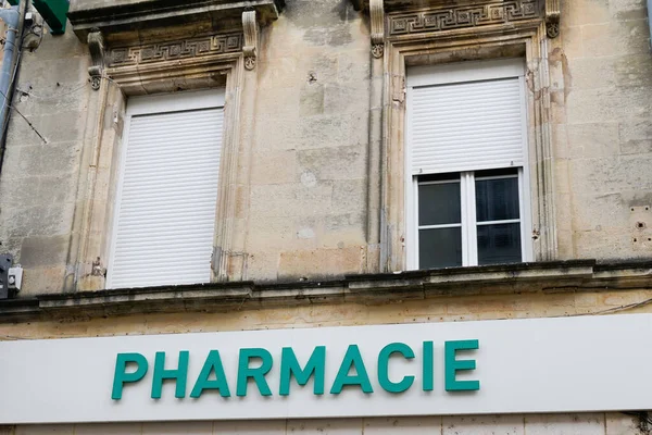 Pharmacie French yeşil yazı dükkânı giriş metni eczanesi