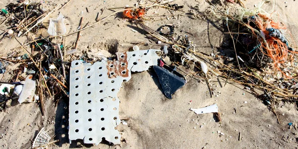 Strandverschmutzung Durch Plastikteile Sandstrand Des Meeres Angespült — Stockfoto