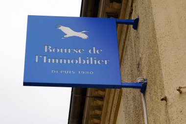 Bordeaux , Aquitaine / France - 03 11 2020 : Bourse de l'immobilier sign logo blue brand real estate shop broker office company store in france