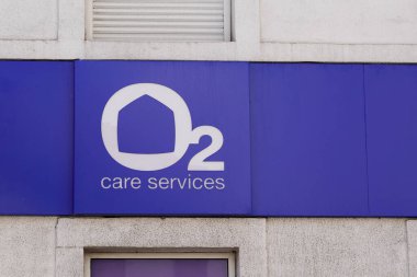 Bordeaux , Aquitaine / France - 03 11 2020 : 02 care services logo sign home service store office