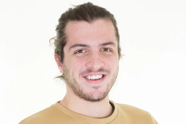 Retrato Del Hombre Barbudo Sonriente Mirando Cámara Sobre Fondo Blanco — Foto de Stock