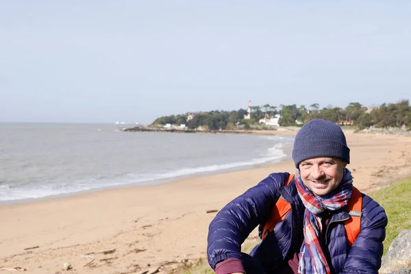 Young Man Standing Winter Beach Sea Woolen Cap — Stock Photo, Image