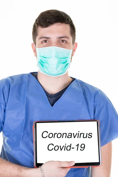 Hombre Médico Mostrando Texto Médico Covid Coronavirus Tableta Pantalla —  Fotos de Stock