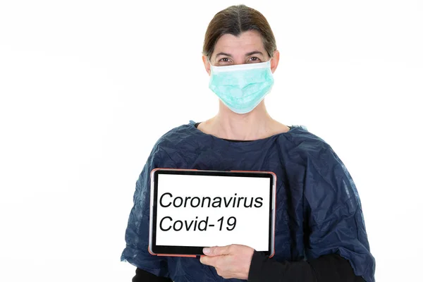 Doctora Mostrando Pantalla Tableta Con Coronavirus Texto Covid Estudio —  Fotos de Stock