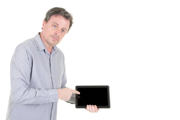 笑顔男ショー空白のタブレットコンピュータ黒画面脇のコピースペース — ストック写真