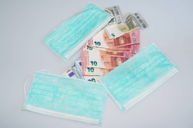 Coronavirus covid-19 salgın ilaç kârı tıbbi maskelerden avro nakit para ilaç için yüksek fiyatlar
