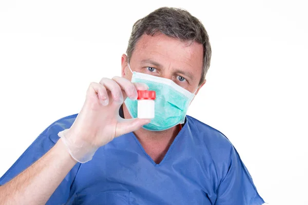 Médico Macho Segurando Amostra Caixa Teste Coronavirus Covid Fundo Branco — Fotografia de Stock