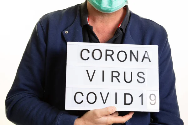 Covid Coronavirus Tekst Napisany Masce Lightbox Człowieka Wstrząśnięty Pandemią Wirusa — Zdjęcie stockowe