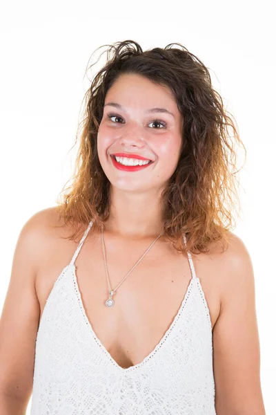Mulher Jovem Curly Retrato Posando Fundo Branco — Fotografia de Stock