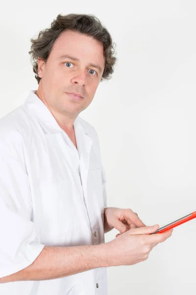 Schöner Arzt Mann Mit Einem Tablet Computer — Stockfoto