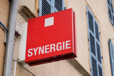 Bordeaux, Aquitaine / France - 02 21 2020: Synergie İmza Logo İşletme Kurumu Geçici İş Kurumu Ofisi