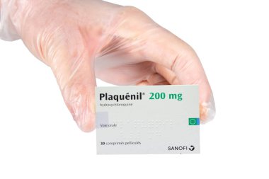 Bordeaux, Aquitaine / France - 03 30 2020: plaquenil 200 mg eldiven doktoru eli Hydroxychloroquine Chloroquine Hapları Genel Tedavi Coronavirus COVID-19