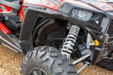 Bordeaux, Aquitaine / Fransa - 03 03 03 2020: Polaris RZR 800 yeni model kırmızı kuad