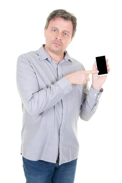 Bonito Homem Mostrando Apontando Dedo Vazio Tela Branco Preto Smartphone — Fotografia de Stock
