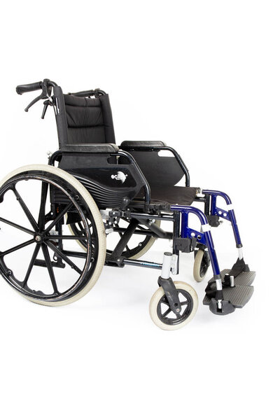 Бордо, Аквитания / Франция - 03 30 2020: Vermeiren Eclips + инвалидное кресло на белом фоне
