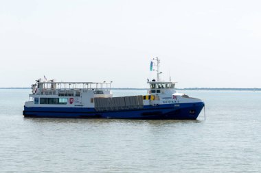 Bordeaux, Aquitaine / Fransa - 03: 30 30 2020: feribot fouras seyir Atlantik okyanusu Ile d 'Aix feribot Charente deniz Fransa' sında