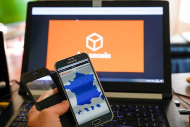 Bordeaux, Aquitaine / Fransa - 03: 30 2020: Leboncoin şirketi telefon ve dizüstü bilgisayar ekranında