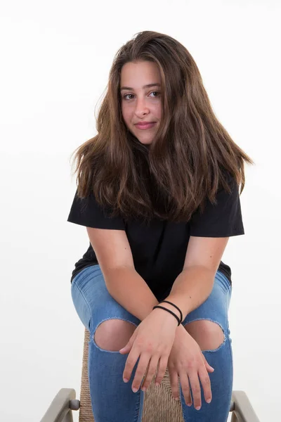 Retrato Morena Menina Cabelos Longos Sentar Cadeira Bela Jovem Mulher — Fotografia de Stock