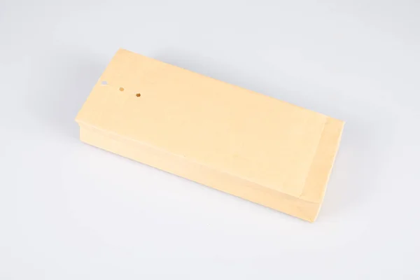 Pasta Envelope Papel Kraft Fechamento Perfurado Isolado Fundo Branco — Fotografia de Stock
