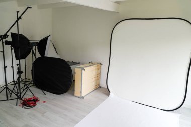 nesne için stüdyo kurulum ekipmanı ve insanlar beyaz arkaplan ile resim