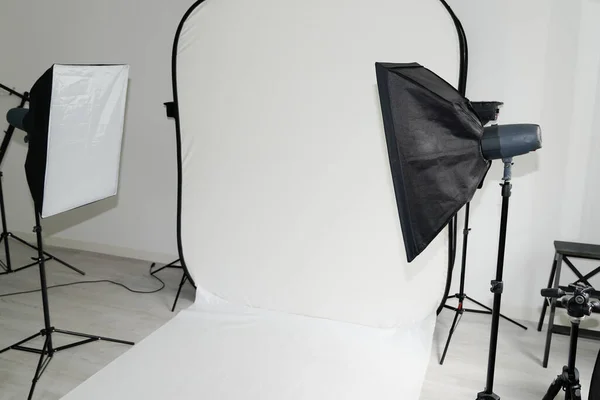 Vit Setup Fotografera Moderna Fotostudio Rum Med Professionell Utrustning — Stockfoto