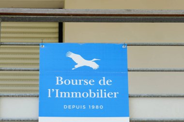 Bordeaux, Aquitaine / France - 05 04 2020: bourse de l 'immobilier imzalı emlak mağazası broker ofis Fransız şirketi