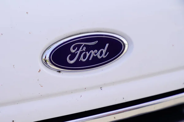 Bordeaux Aquitaine France 2020 Ford Logo Automobile Front White Car — Stock Photo, Image