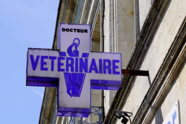 Bordeaux, Aquitaine / Fransa - 05 05 05 2020: veteriner hayvan doktoru hayvan veterineri hayvan veterineri Fransız logosu bina tabelası