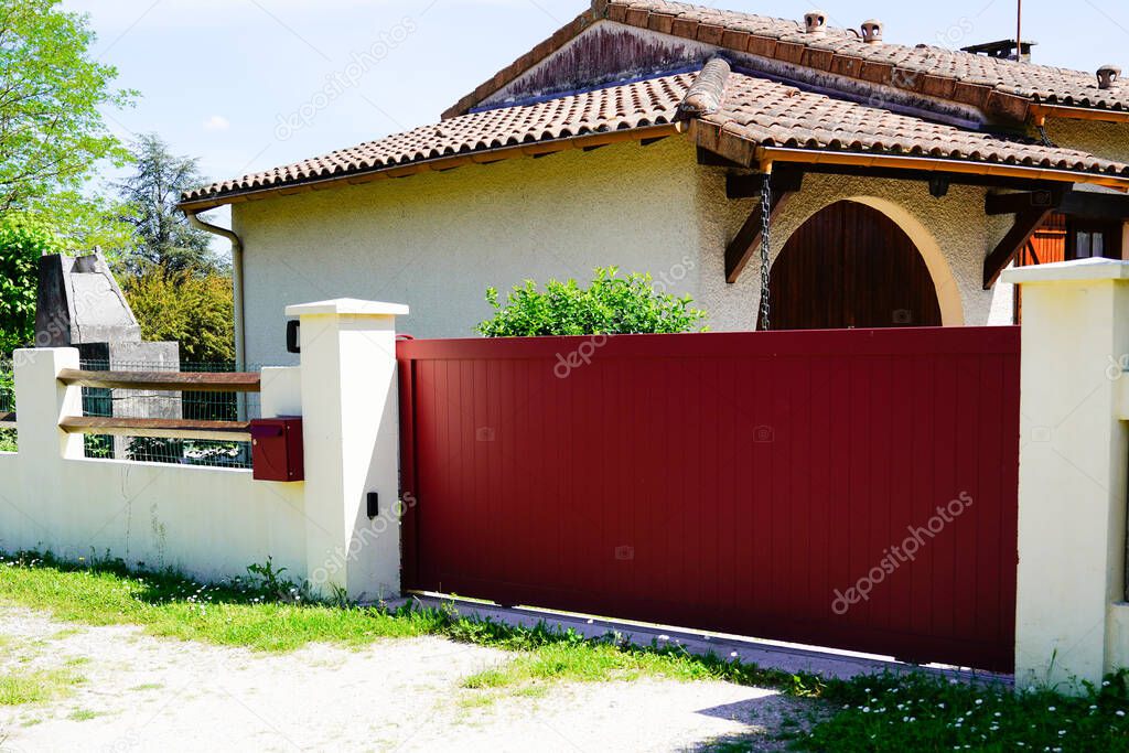 red design home metal aluminum gate of modern garden house